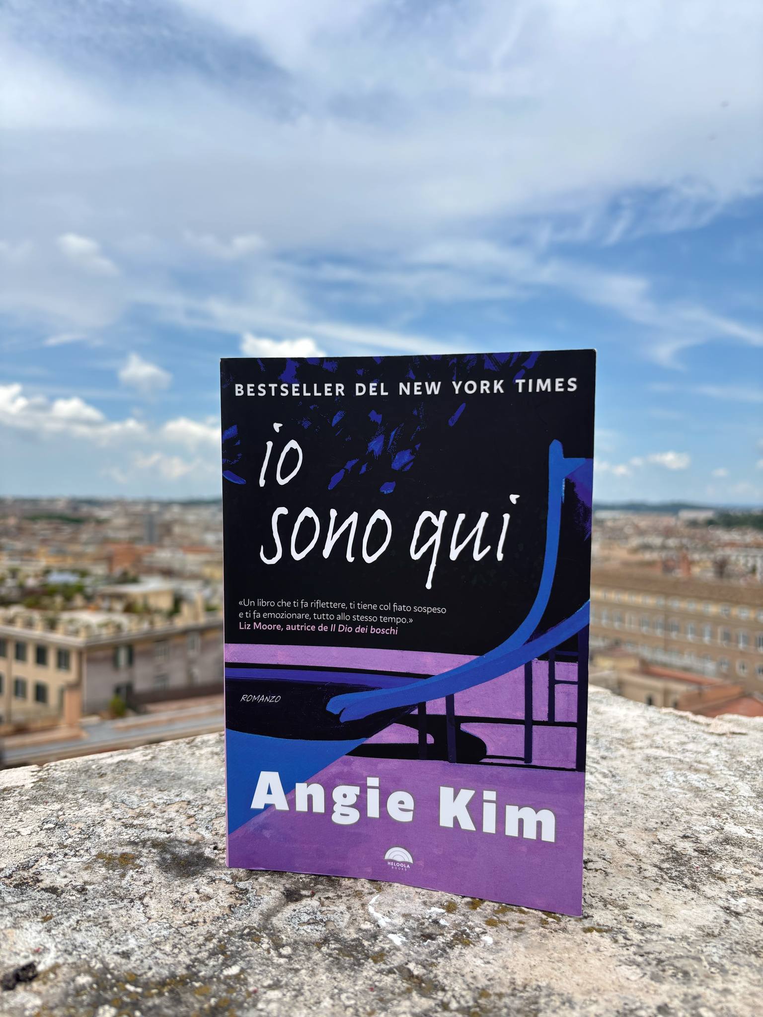 Per il gruppo di lettura di giugno, parleremo di “Io sono qui”, il romanzo di Angie Kim, edito Heloola.